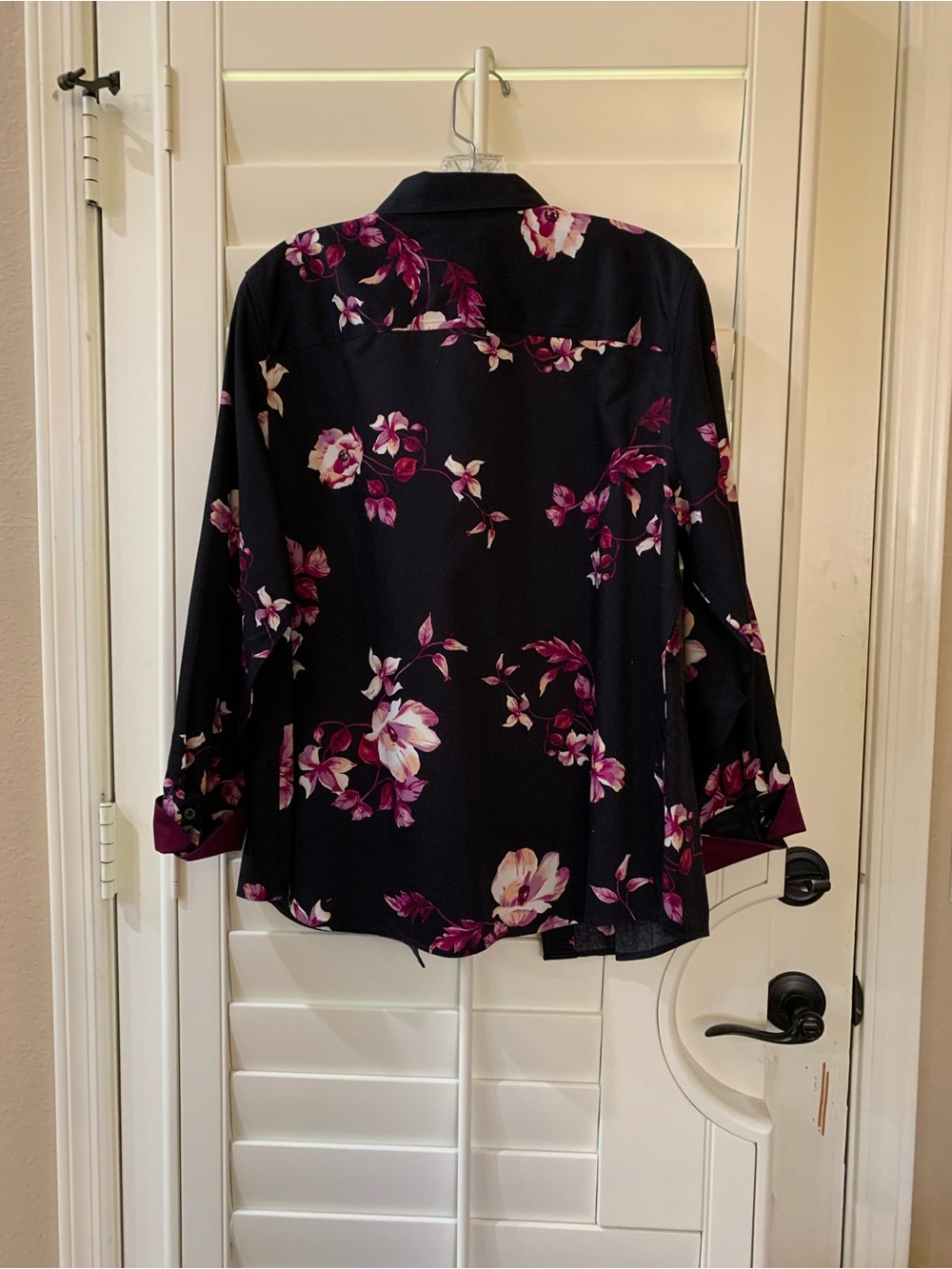 Chico’s Black Floral Button-Up Blouse with Magenta Accents size 2 (12/L). NWOT - Picture 4 of 11
